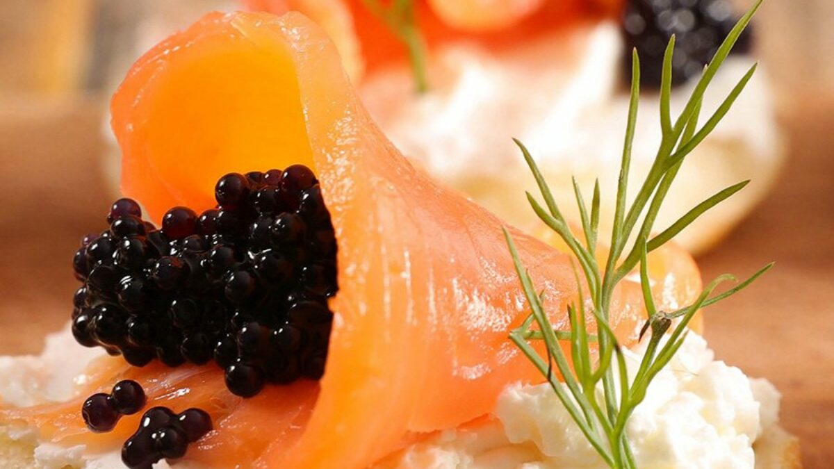 Blinis al salmone e caviale 