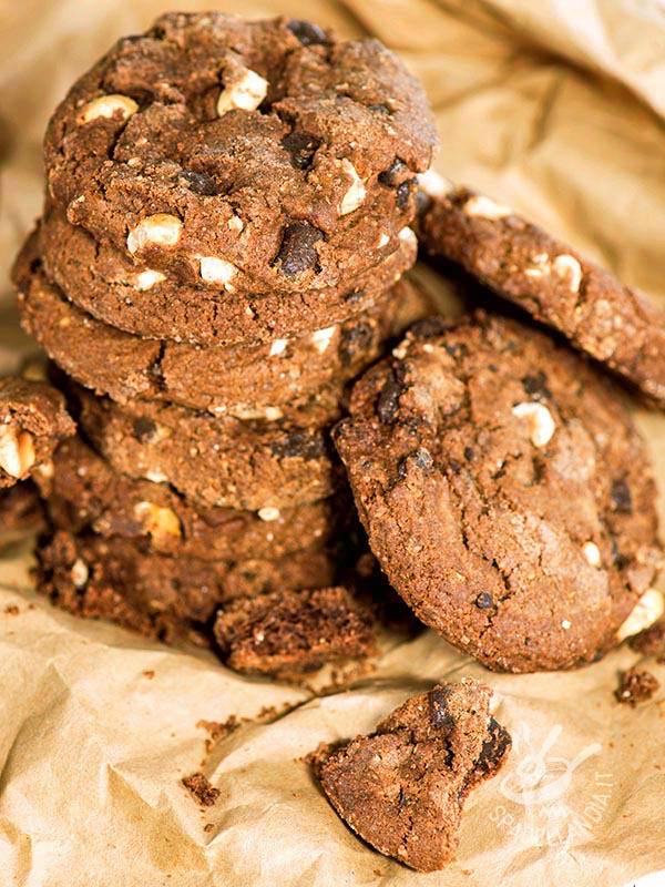 Cookies al cacao con riso soffiato e cioccolato senza glutine