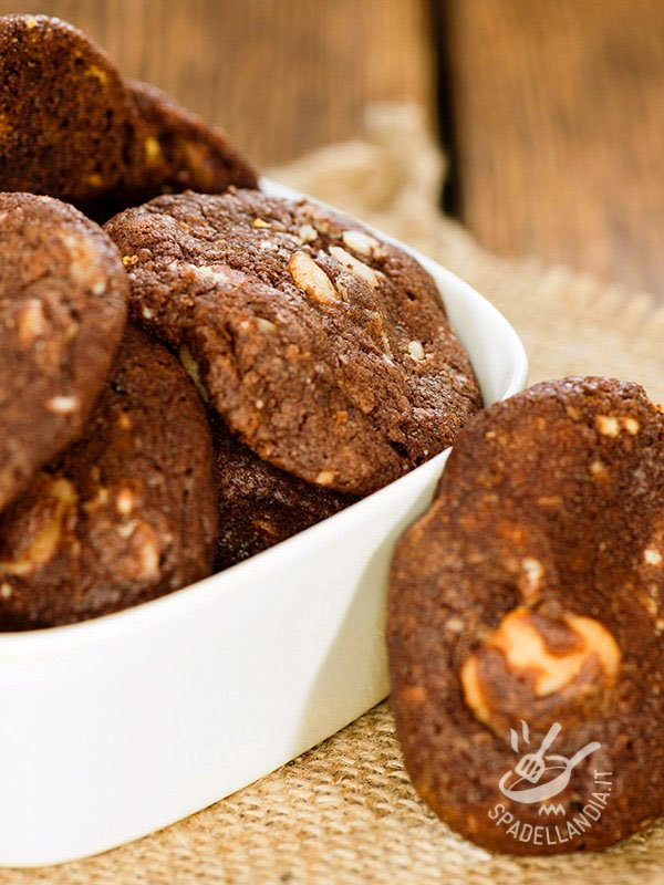 Cookies con cacao e anacardi
