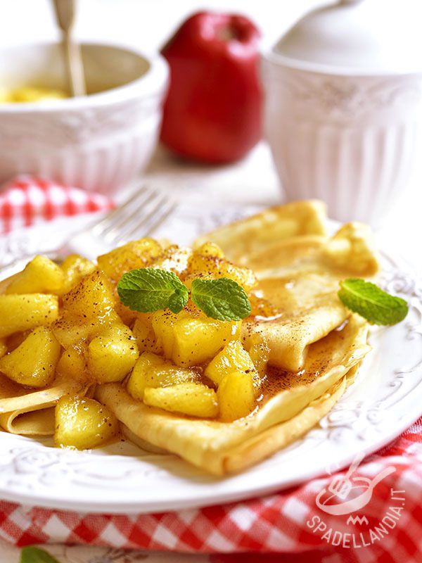 Crepes alle mele caramellate