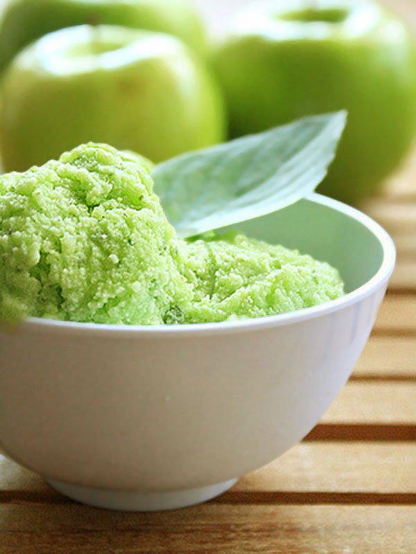 Gelato alla mela verde con gelatiera