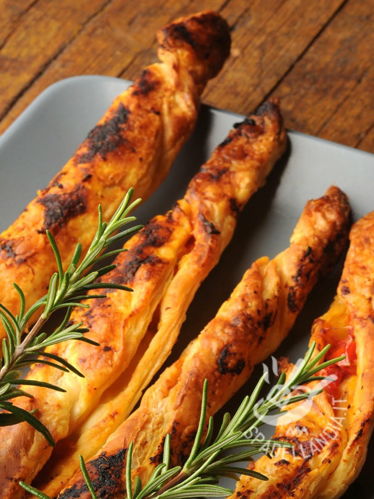 GRISSINI DI SFOGLIA SENZA GLUTINE AL POMODORO - RICETTE