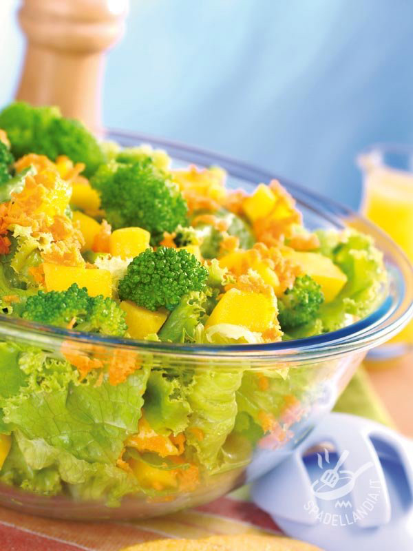 Insalata di broccoli e mango