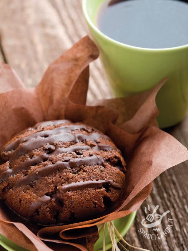 Muffin al cacao con gocce di cioccolato fondente senza burro