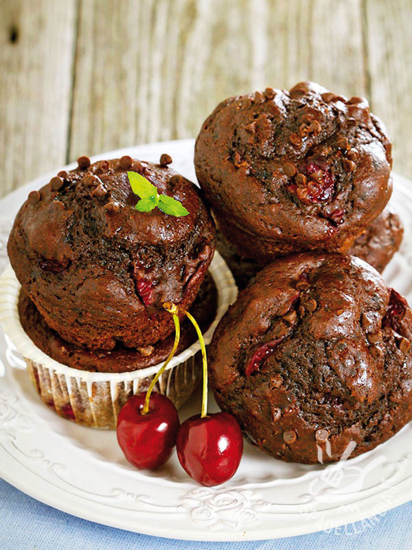 Muffin con cioccolato e ciliegie
