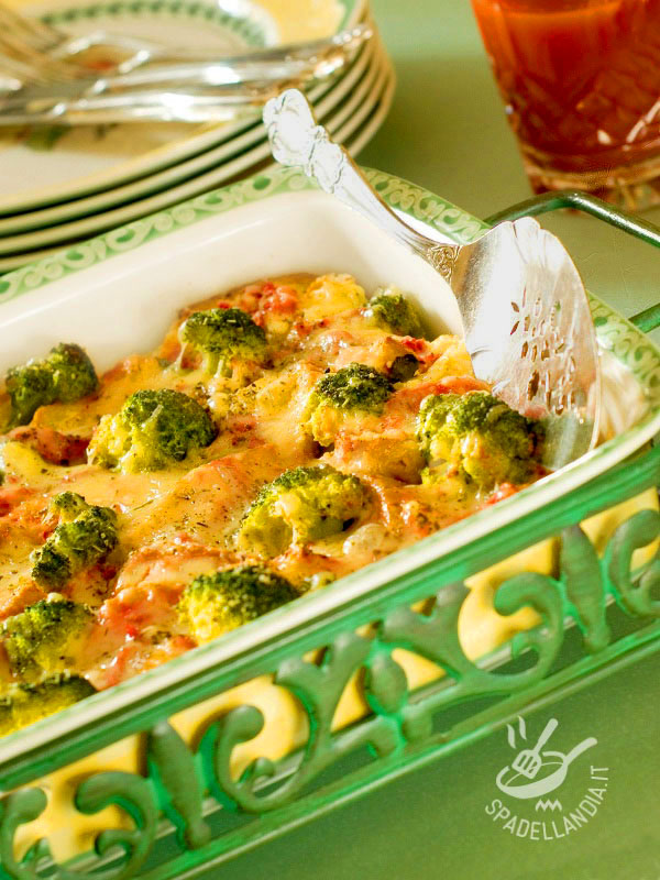 Pasta al forno con broccoli e pecorino