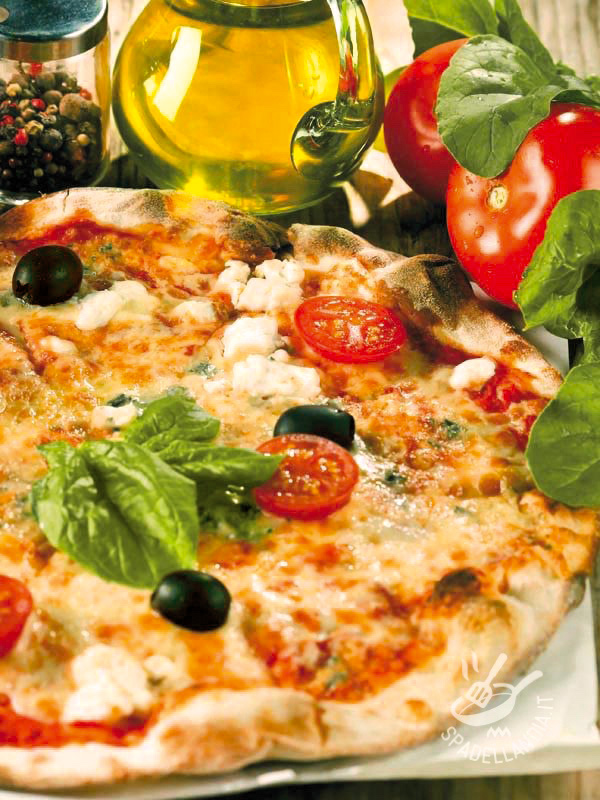 Pizza con olive e burrata