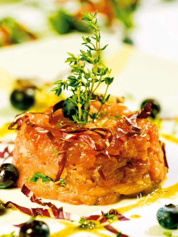 Salmone con radicchio e olive