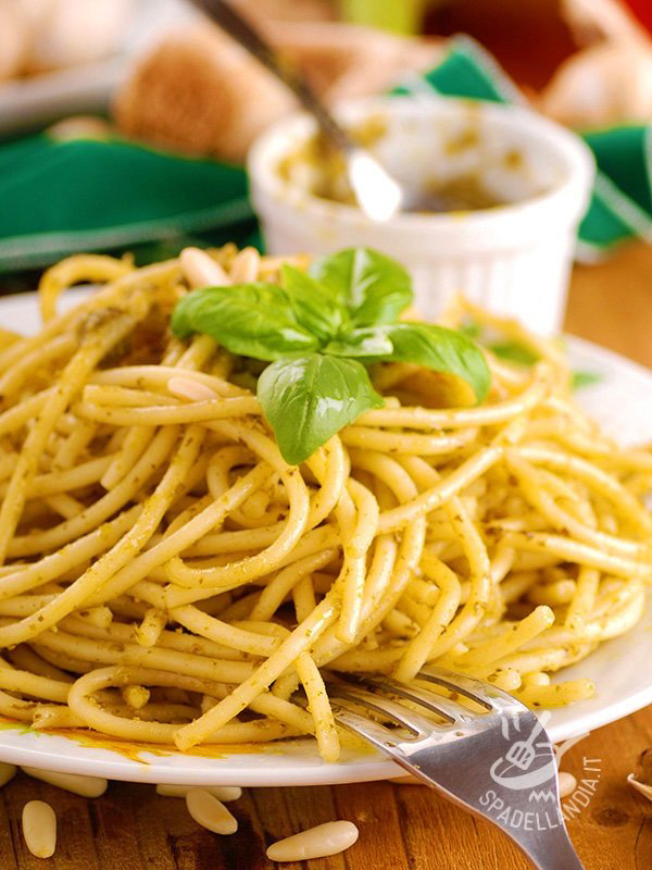 Spaghetti al pesto di pinoli