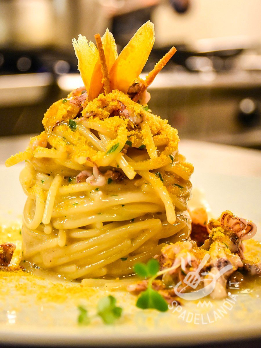 Spaghetti con calamaretti e bottarga