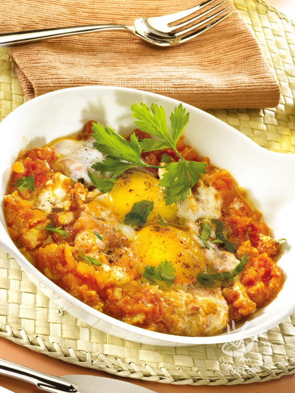 Uova al tegamino in salsa piccante